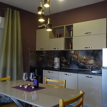 Luna - One Bedroom Apartmán *