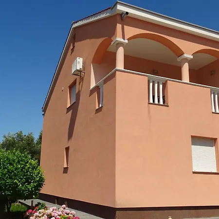 Luna - One Bedroom Apartmán Sukošan