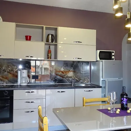 Luna - One Bedroom Apartmán Sukošan