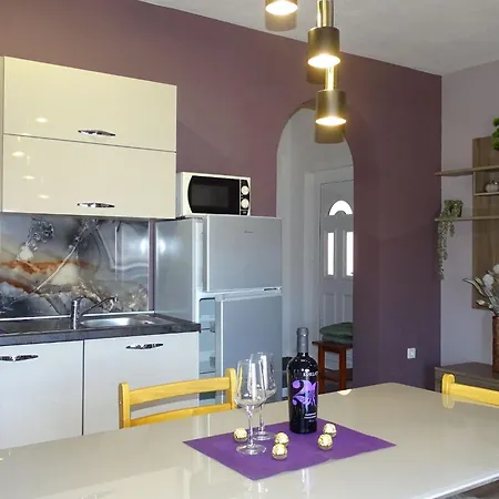 Luna - One Bedroom